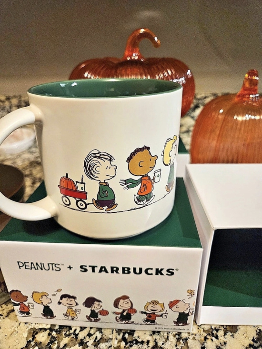 Peanuts + Starbucks Limited Edition 14-ounce Ceramic Mug White & Green NWT